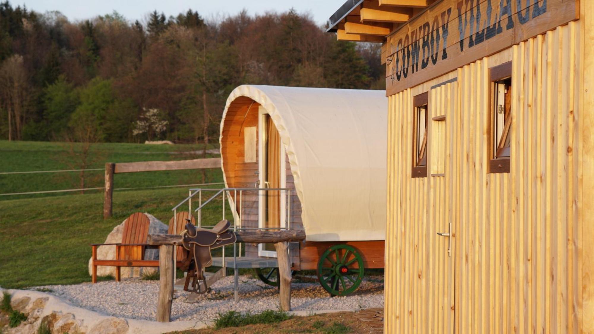 Cowboy'S Land Hotell Visnja Gora Exteriör bild