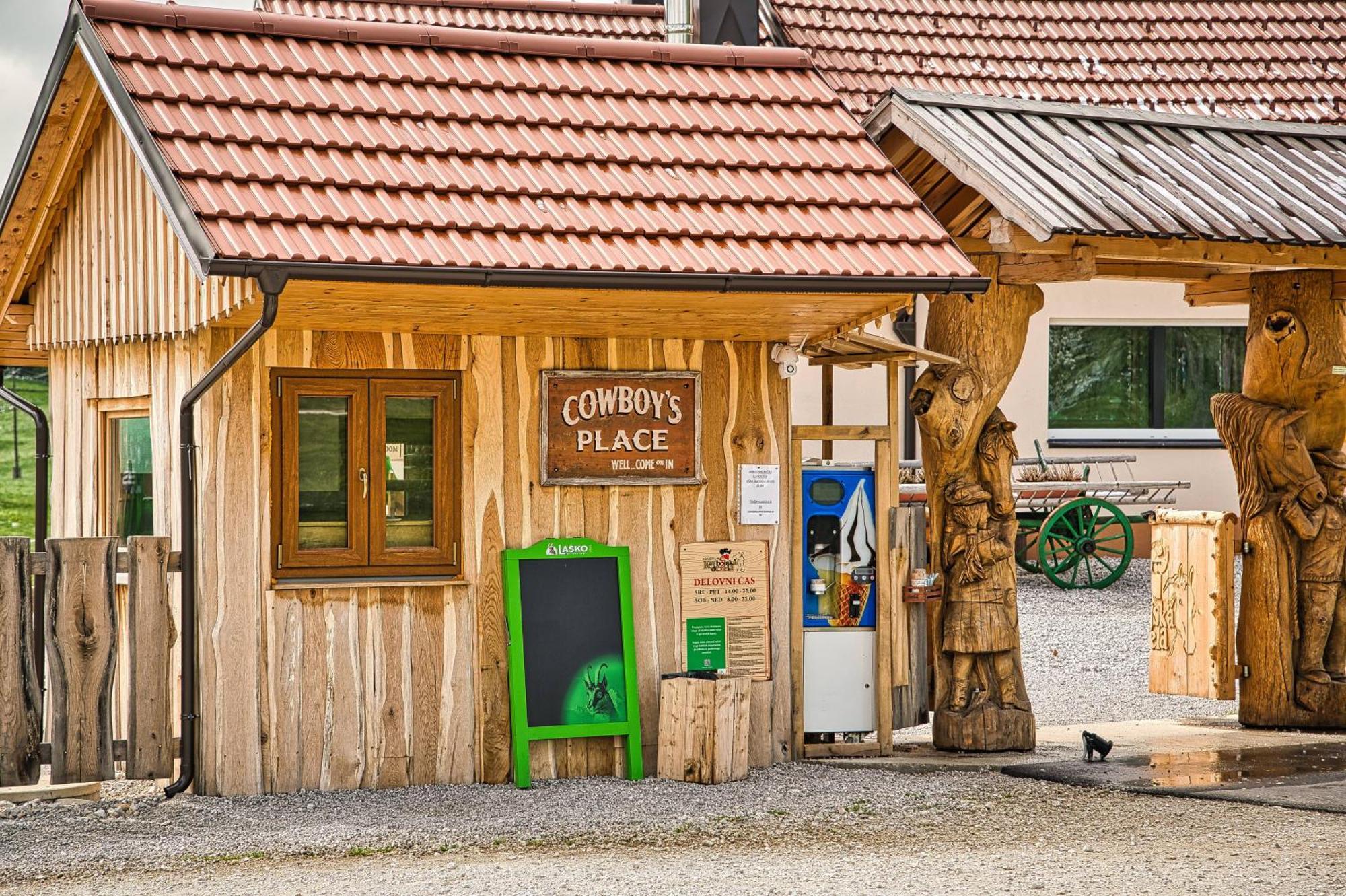 Cowboy'S Land Hotell Visnja Gora Exteriör bild