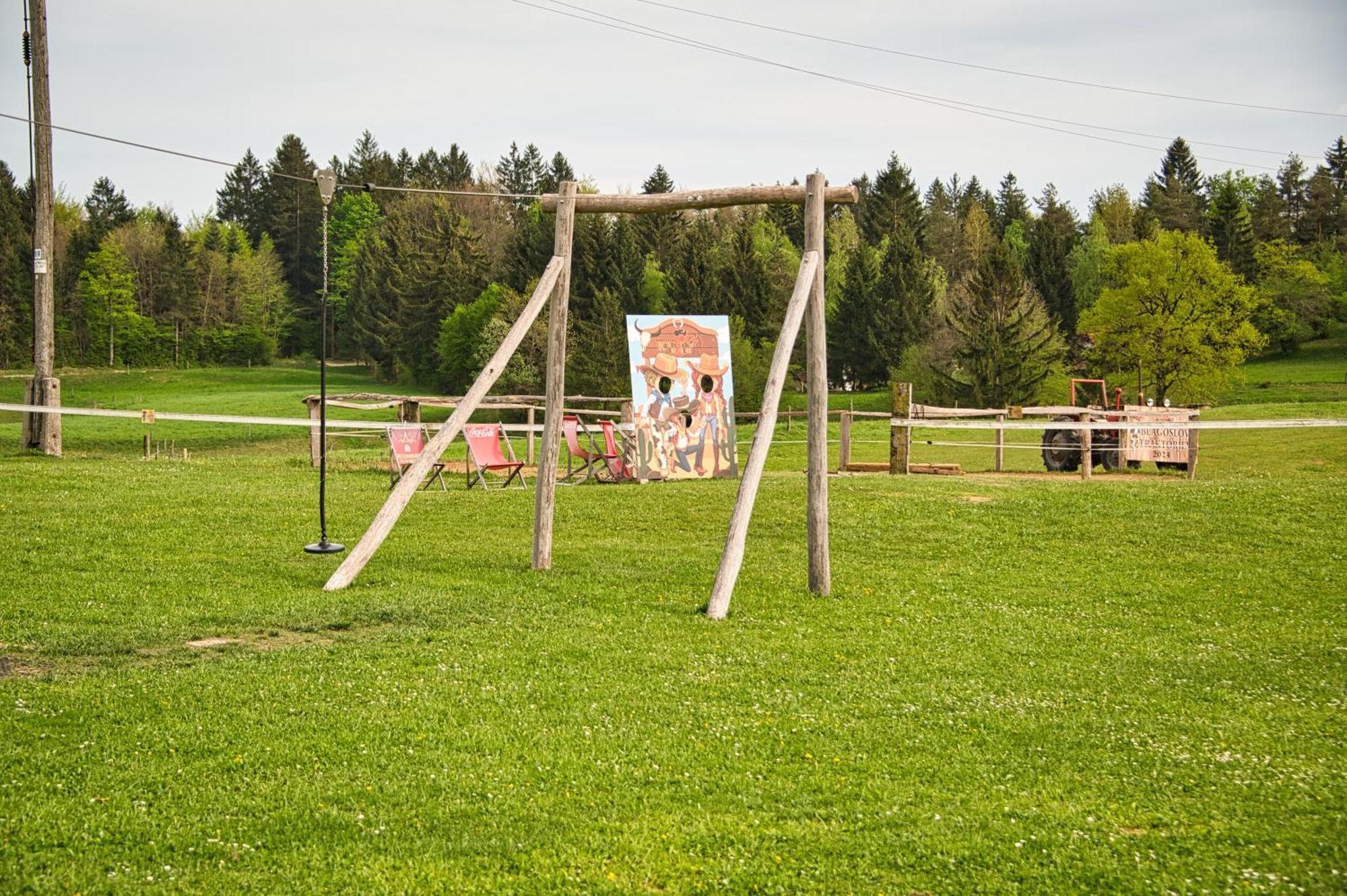 Cowboy'S Land Hotell Visnja Gora Exteriör bild