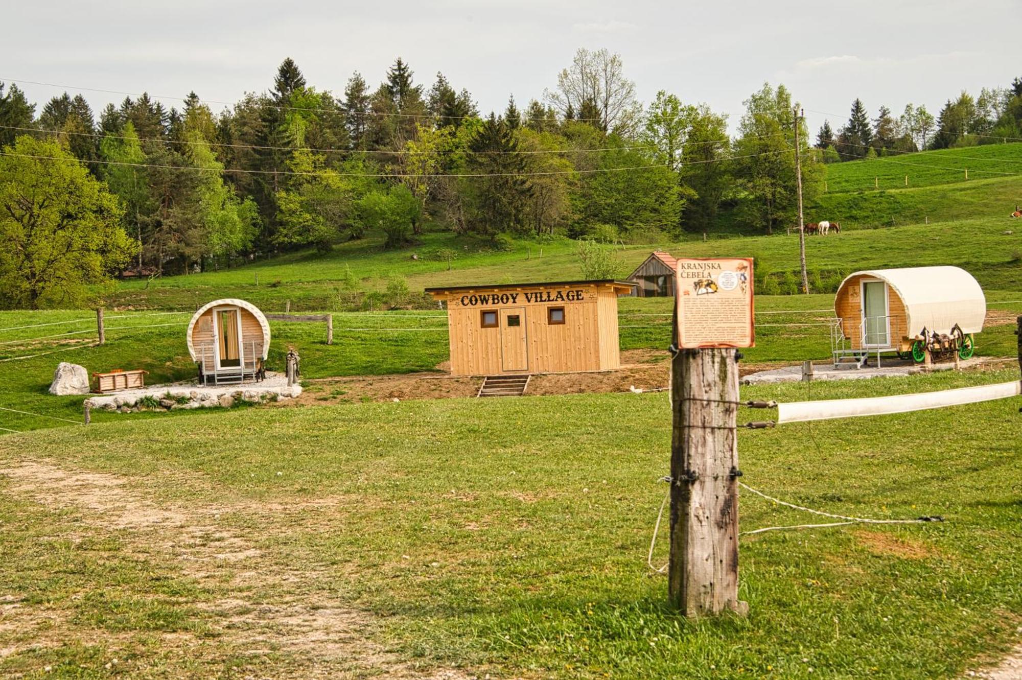 Cowboy'S Land Hotell Visnja Gora Exteriör bild